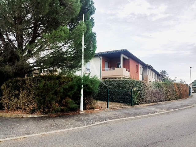 APPARTEMENT T2 MEUBLE - PARKING - PISCINE — photo du bien