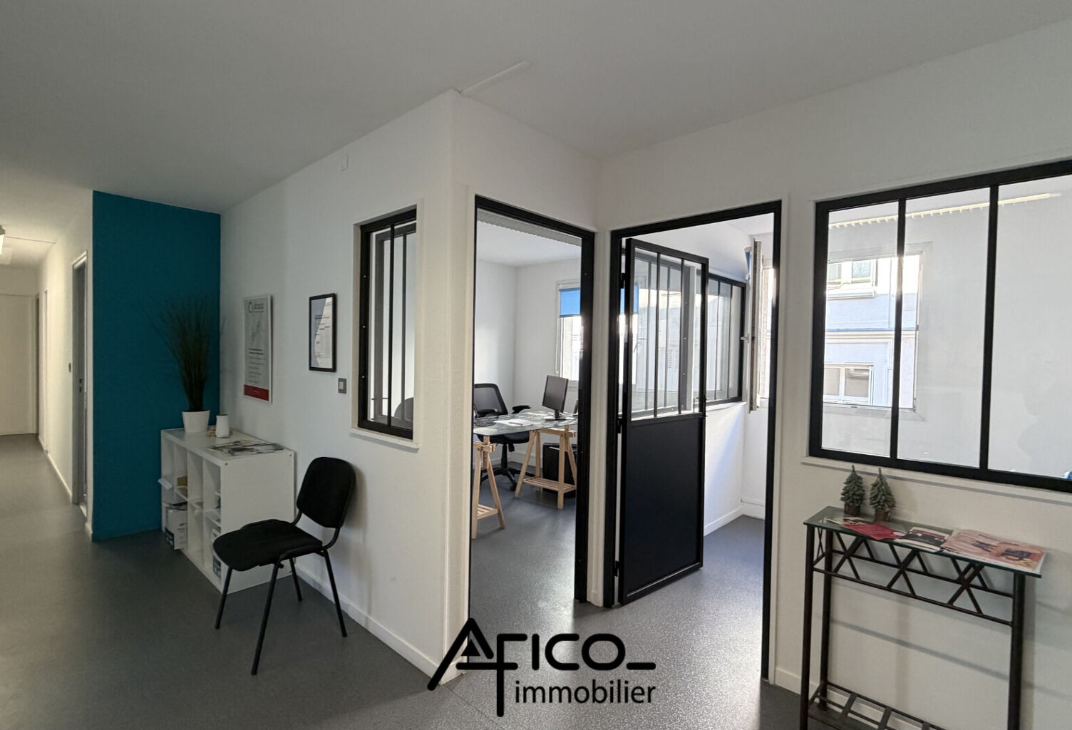 BUREAUX - 110 m² - TOURS HYPER CENTRE — photo 1
