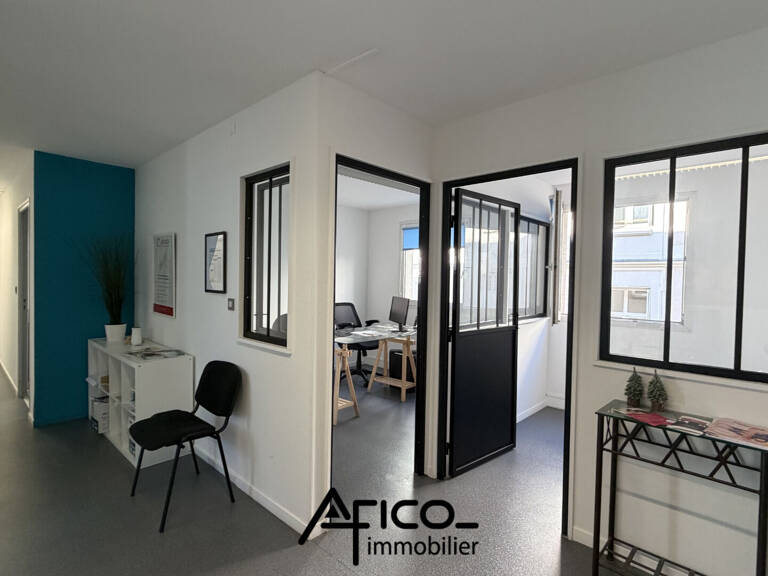 BUREAUX - 110 m² - TOURS HYPER CENTRE — photo 1
