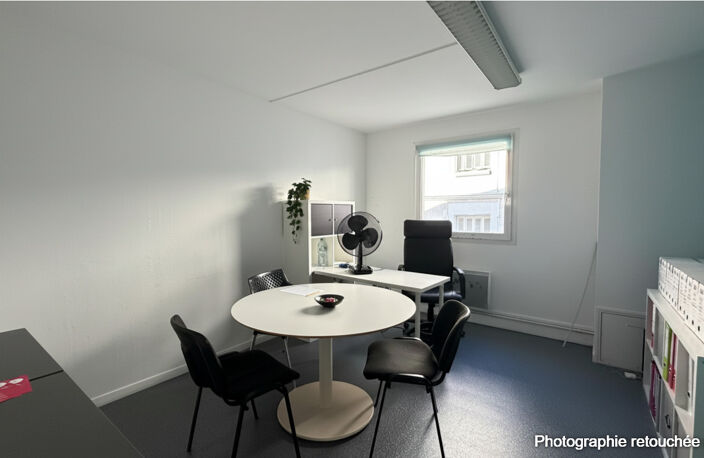 BUREAUX - 110 m² - TOURS HYPER CENTRE — photo 3