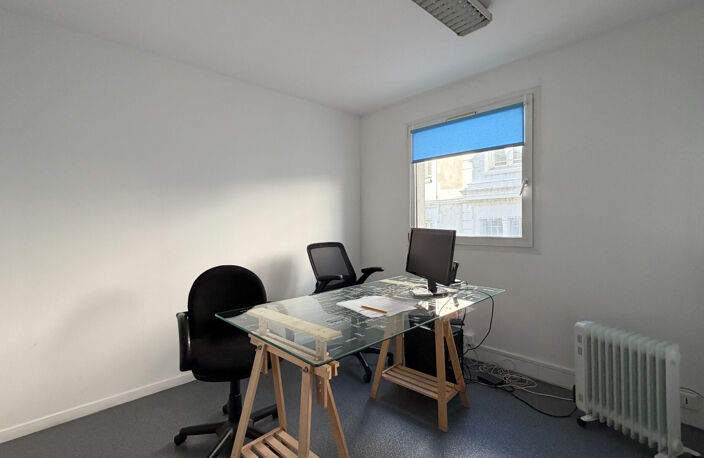 BUREAUX - 110 m² - TOURS HYPER CENTRE — photo 4