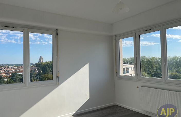 Appartement  4 pièce(s) SAINTES — photo 2