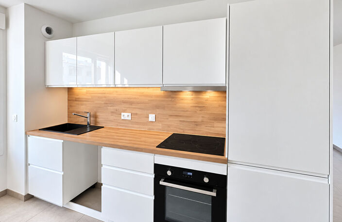 À LOUER - AIX-LES-BAINS CENTRE SUPERBE T2 NEUF DE 45 M² AVEC TERRASSE - DPE A — photo 2