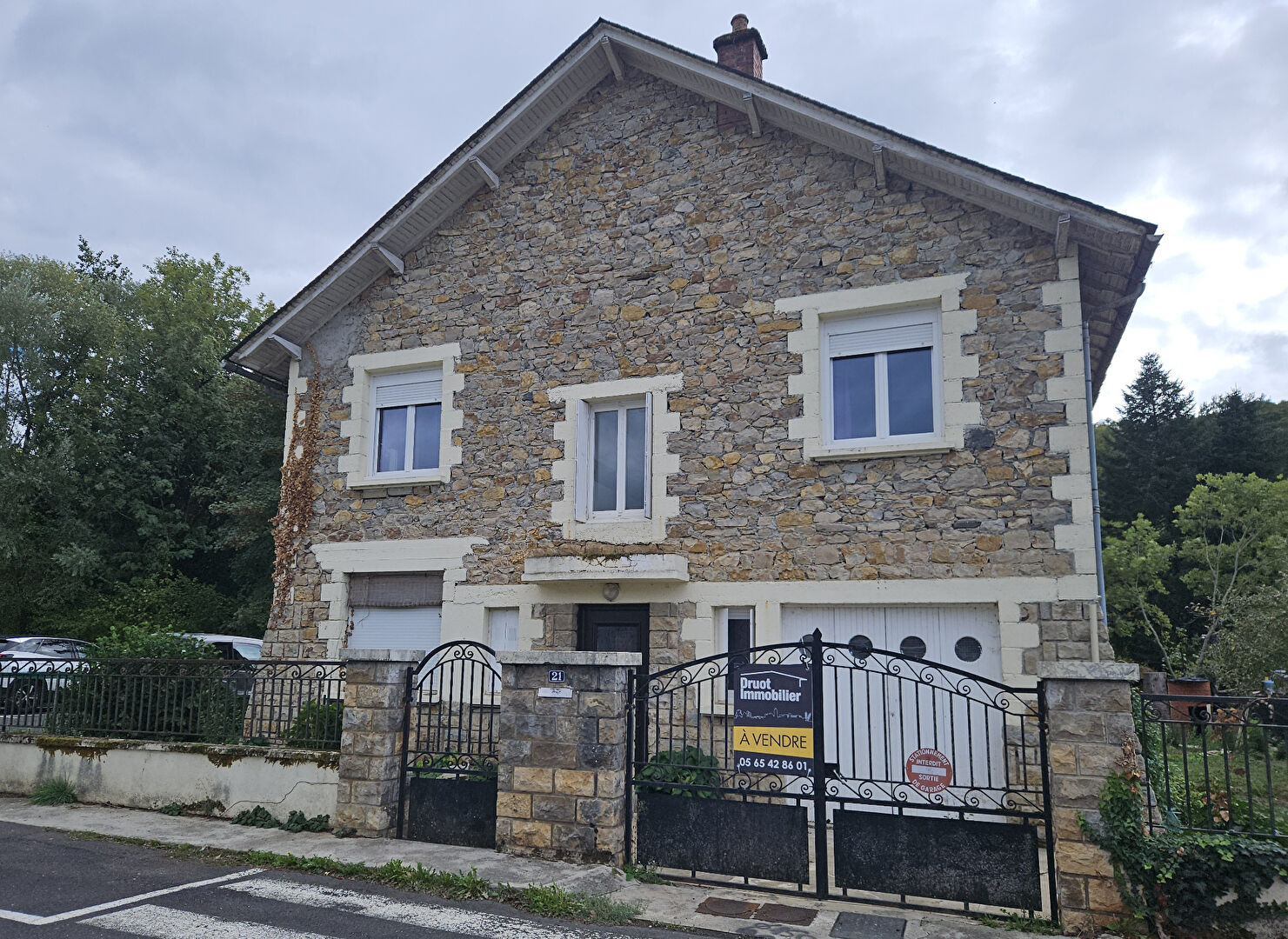 Villa / Maison  T6 à vendre Saint-Geniez-d'Olt et d'Aubrac 12130