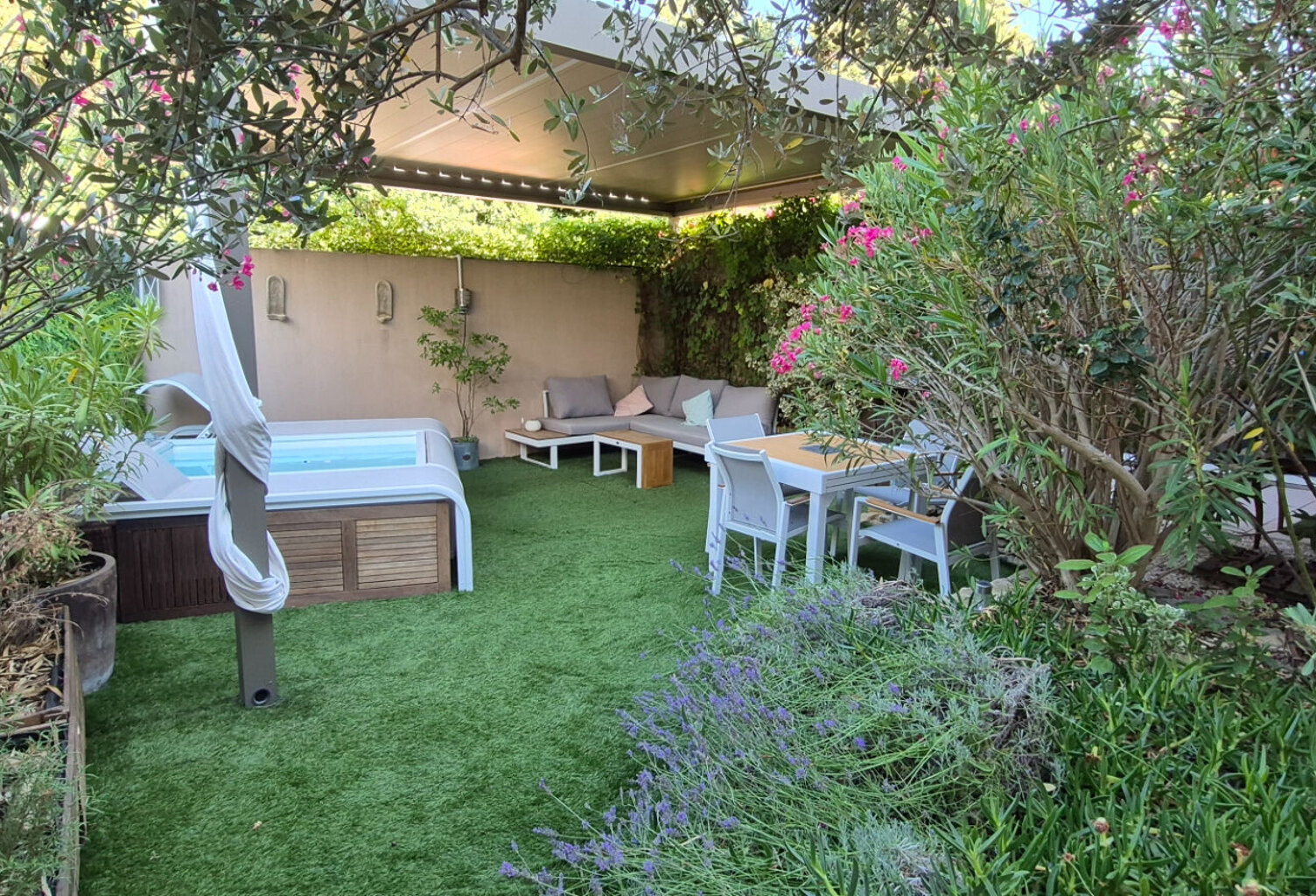 Maison eguilles 1900m² — photo 1