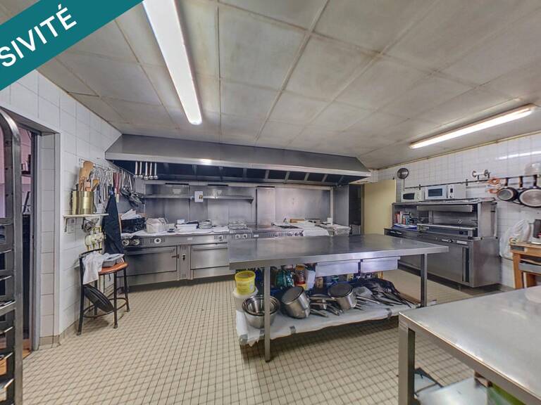 FDC restaurant 465 m2, terrain & parkings 9199 m2 — photo 1