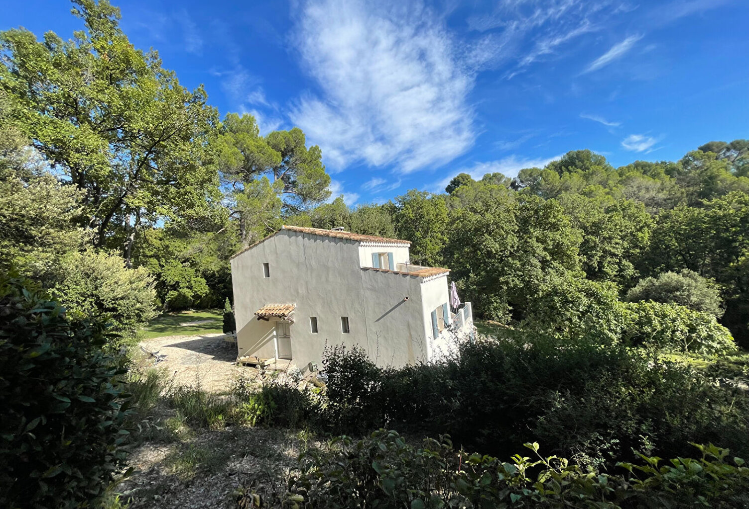 Eguilles - Maison 150m² sur beau terrain arboré de 6 300m² — photo 1