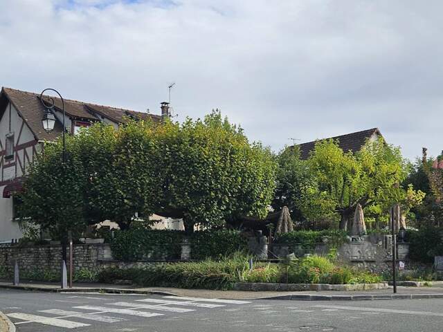 Local commercial restaurant, terrasse, appartement — photo du bien