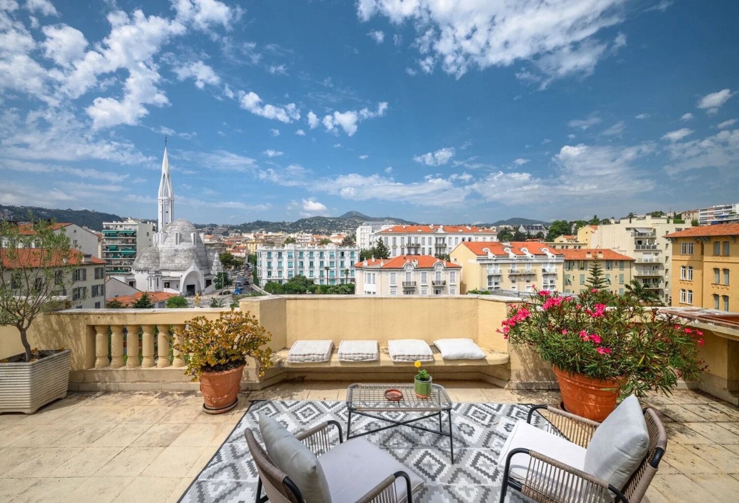 NICE - LIBERATION - Appartement Dernier Étage / Grande Terrasse — photo 1