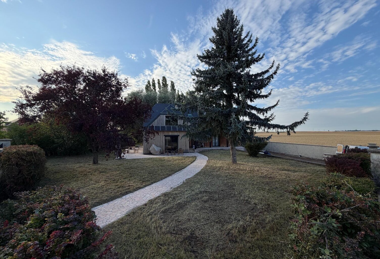 Maison d'architecte familiale  Près de 200 m² au sol sur un terrain arboré de 1 700 m² — photo 1