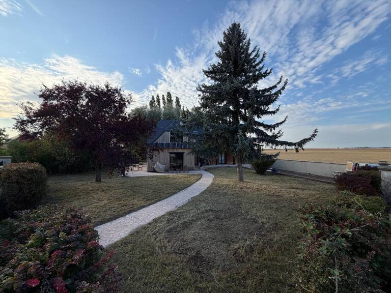 Maison d'architecte familiale  Près de 200 m² au sol sur un terrain arboré de 1 700 m² — photo 1