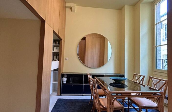T5  traversant dans immeuble en pierre — photo 3