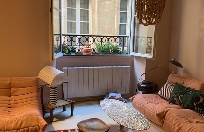 T5  traversant dans immeuble en pierre — photo 4