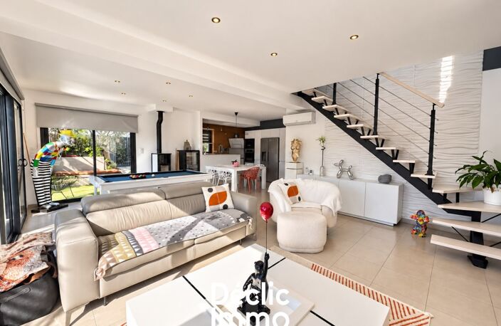 VILLA CONTEMPORAINE  5 CHAMBRES  PISCINE  VUE MONT SAINT-LOUP  VENDUE MEUBLÉE — photo 4