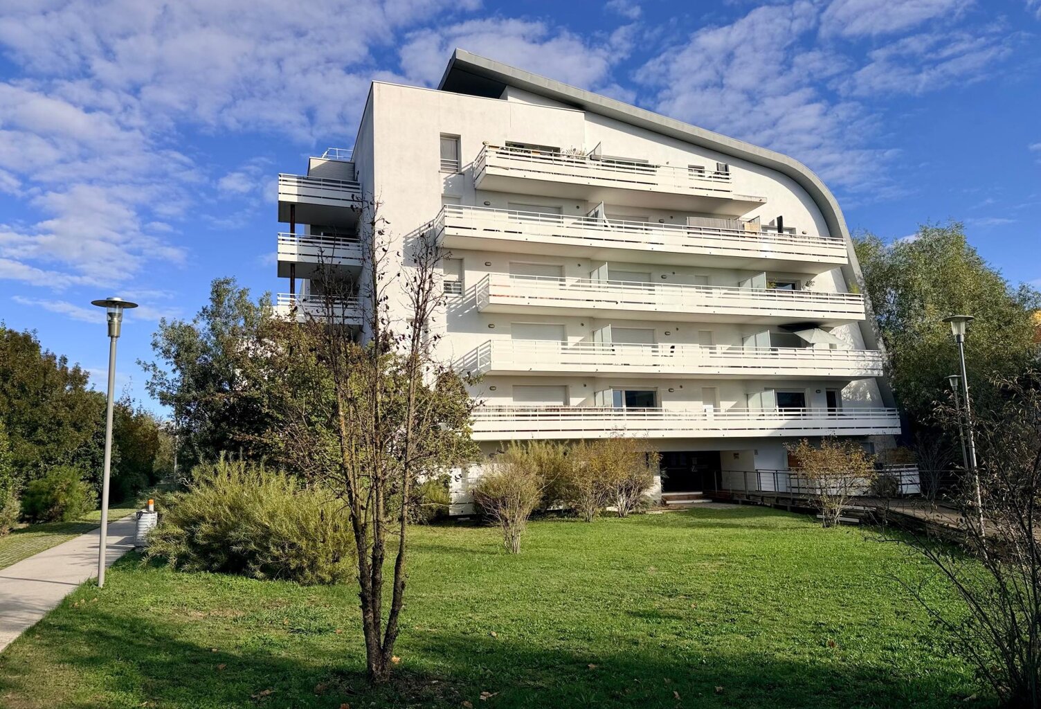 Appartement T2 de 43m2 avec terrasse et parking — photo 1