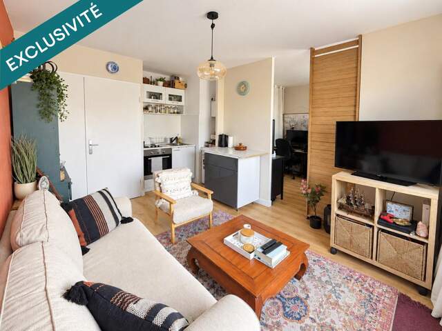 2 pièces rénové, balcon et parking — photo du bien