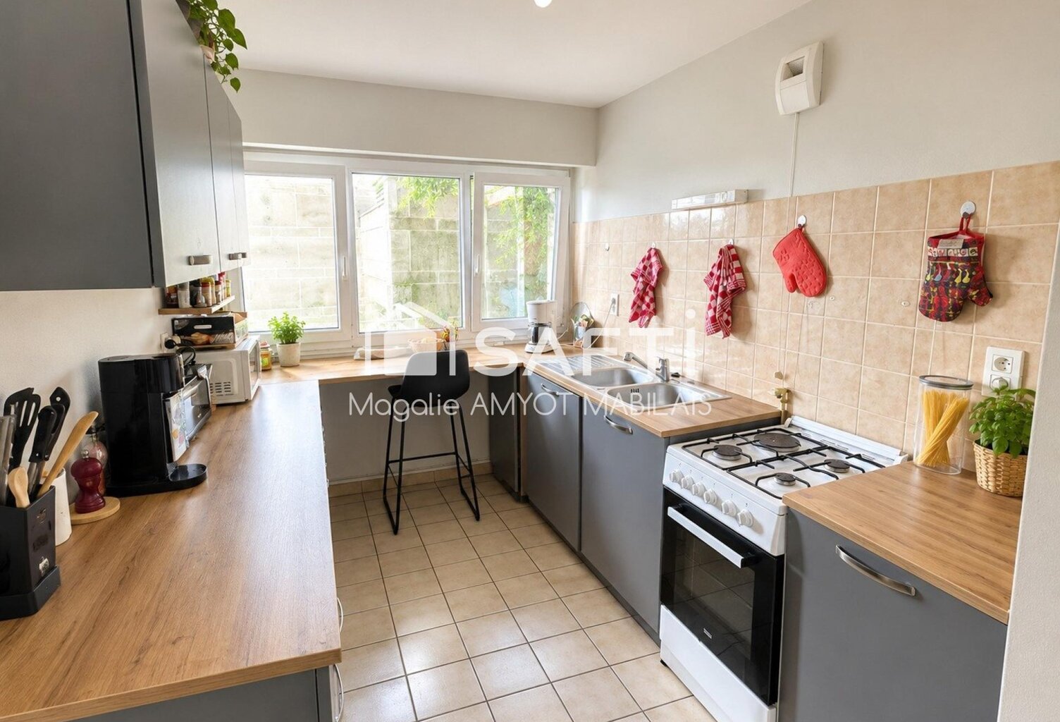 À LOUER  APPARTEMENT MEUBLÉ DE 73 M² AVEC BALCON ET PARKING  COGNAC — photo 1