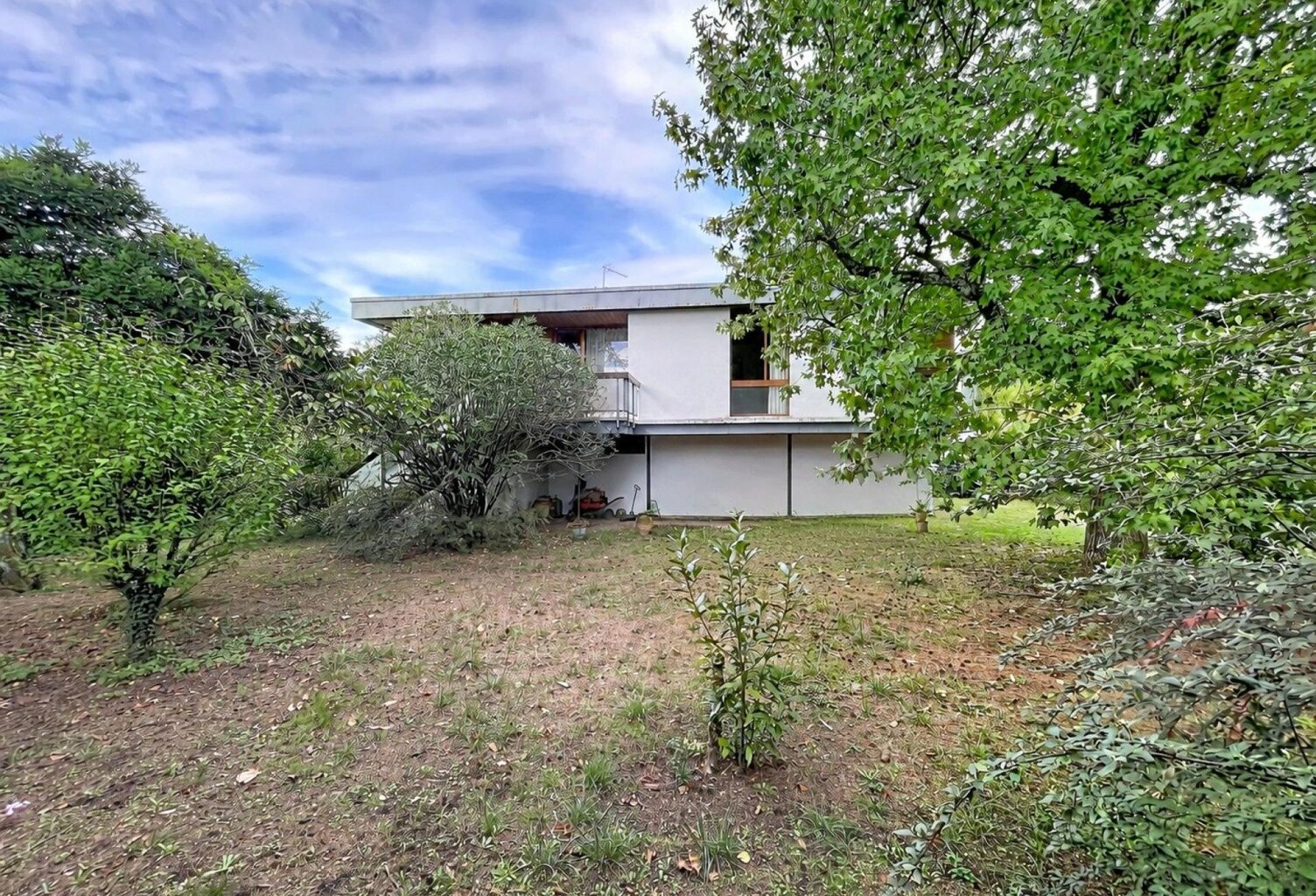 La maison d'architecte des années 1965 a deux pas des transports — photo 1