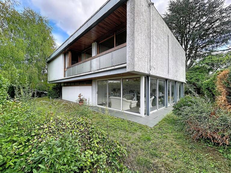 La maison d'architecte des années 1965 a deux pas des transports — photo 1
