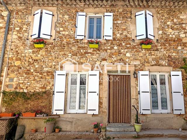 Maison en pierre de 113 m² avec trois chambres — photo du bien