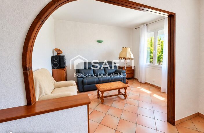 Maison de plain pied de 75 m² sur 310 m² - 2 chambres + 1 bureau, terrasse couverte, jardin arboré, dépendances. — photo 3