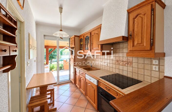 Maison de plain pied de 75 m² sur 310 m² - 2 chambres + 1 bureau, terrasse couverte, jardin arboré, dépendances. — photo 4