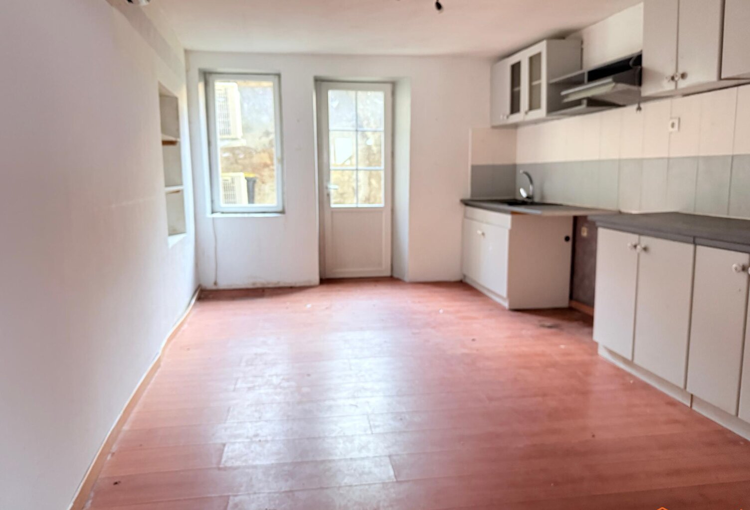 Maison de ville, belle opportunité, dépêchez vous! — photo 1
