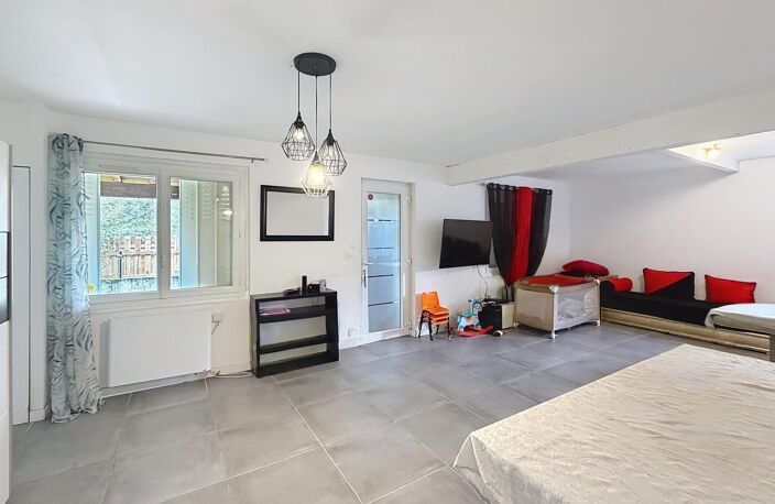 Maison de 100m², avec petit jardin et véranda. — photo 3