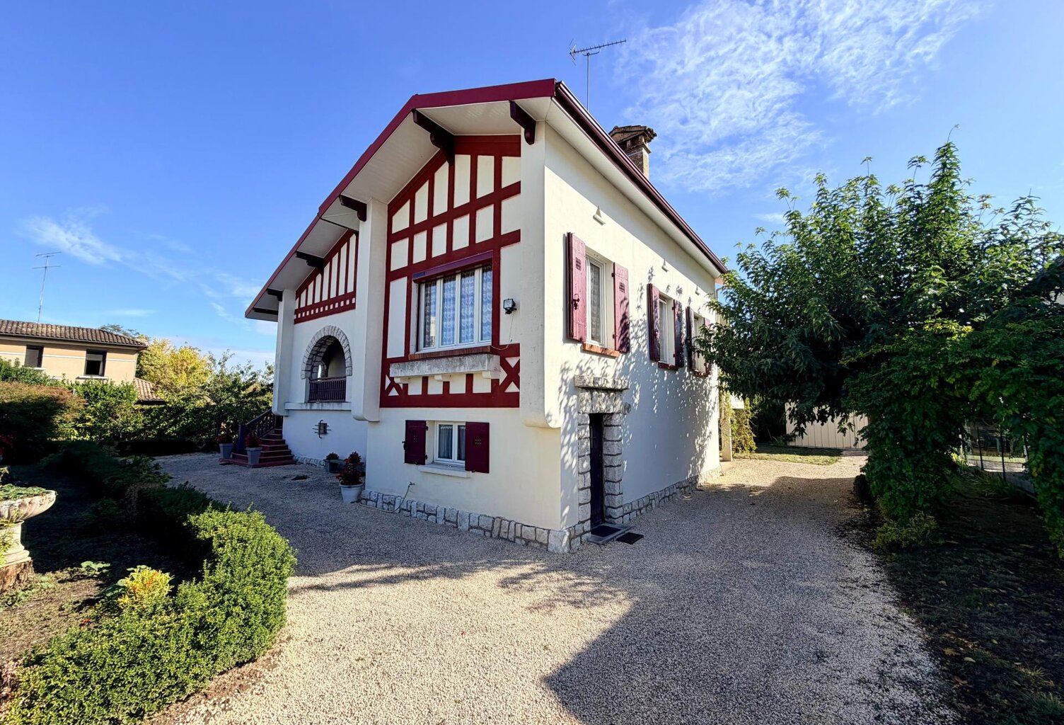 Maison 9 pièces style basque avec garage — photo 1