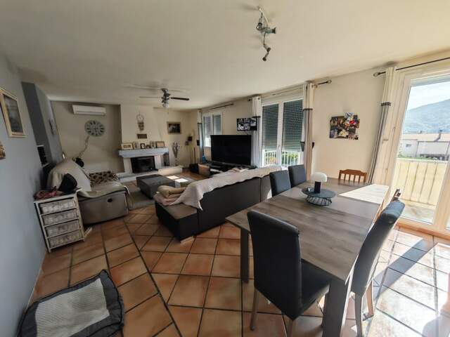 Duplex de 147,59 m²  5 chambres, terrasse, balcon et deux garages — photo du bien