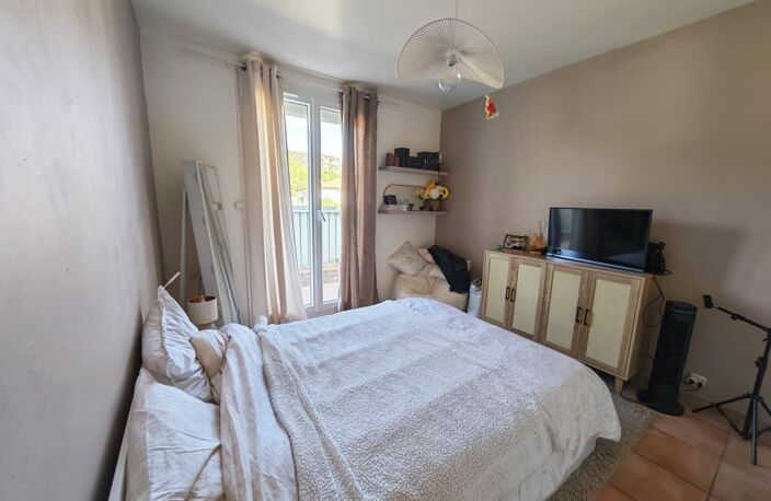 Duplex de 147,59 m²  5 chambres, terrasse, balcon et deux garages — photo 3