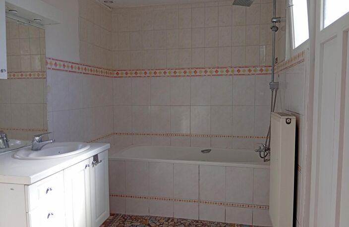 Une opportunité à saisir, maison à reconforter — photo 5