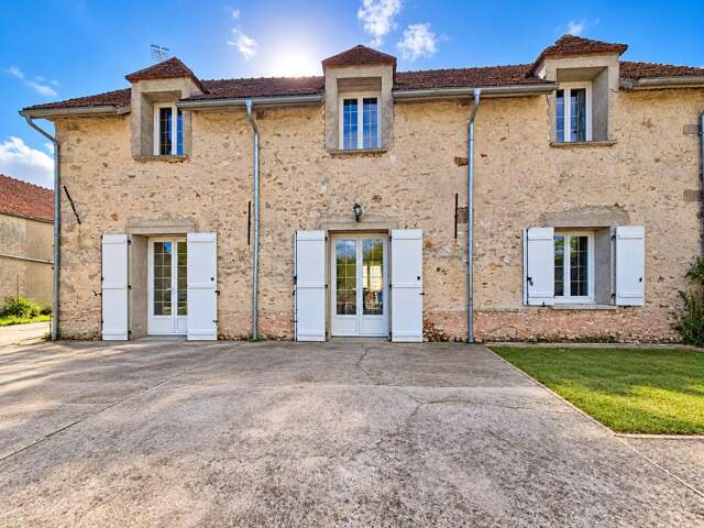 Maison 7 pièces de 164m² habitables Villiers St Georges — photo du bien