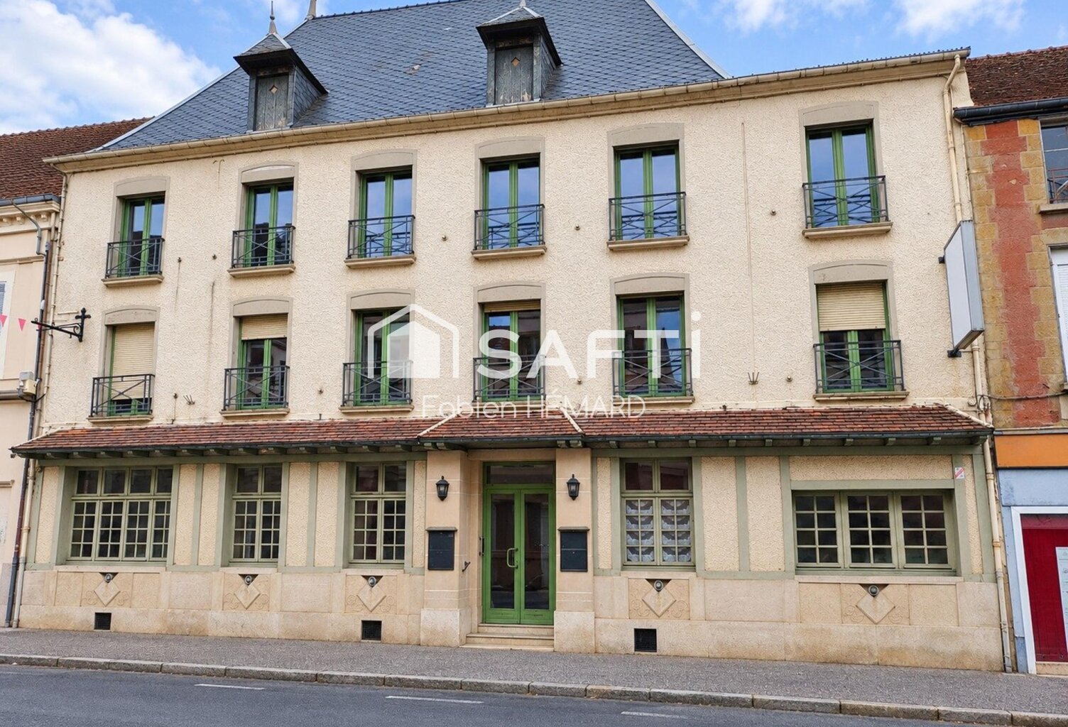 IMMEUBLE HISTORIQUE EN HYPER CENTRE VILLE — photo 1