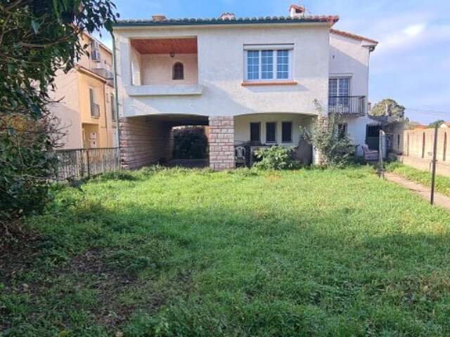 SPACIEUSE VILLA AVEC JARDIN — photo du bien