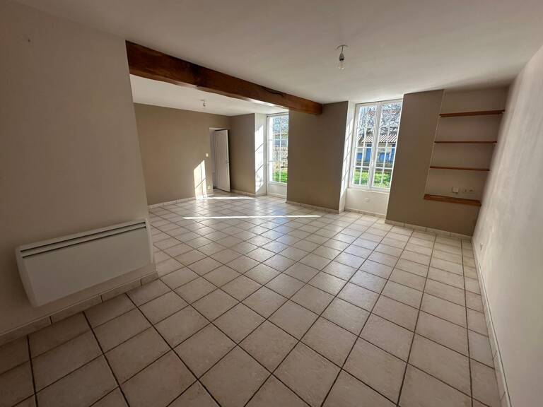 Ensemble immobilier de deux maisons ou grande maison familiale — photo 1