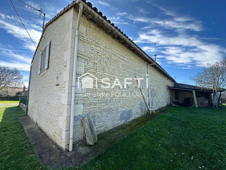 Ensemble immobilier de deux maisons ou grande maison familiale en pierre — photo 1
