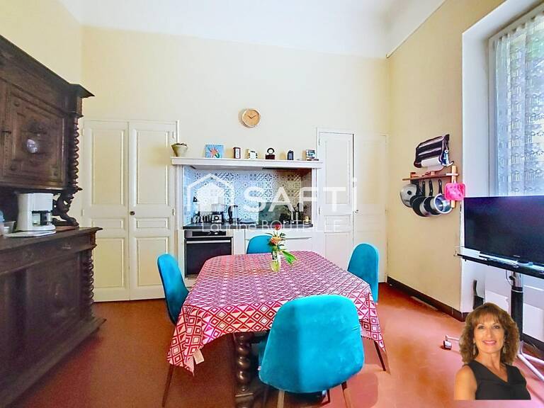 Maison de ville avec extérieur, stationnement et dépendance indépendante en plein centre ville! — photo 1