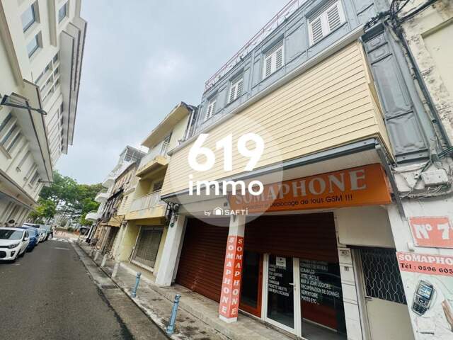 immeuble rendement locatif commerces et logement — photo du bien