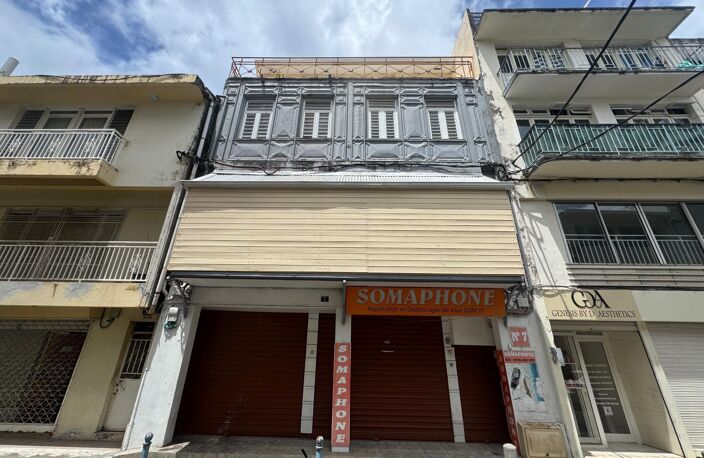 immeuble rendement locatif commerces et logement — photo 2