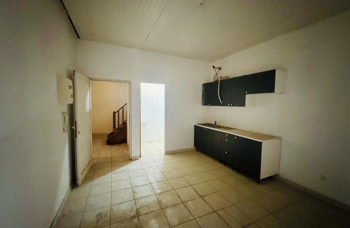 immeuble rendement locatif commerces et logement — photo 3