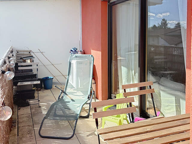 Beau T4 avec loggia , cave , garage et parking dans résidenc — photo du bien
