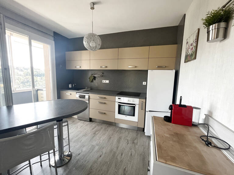T3 Meublé Rodez - 716 € CHARGES COMPRISES : EAU + CHAUFFAGE — photo 1