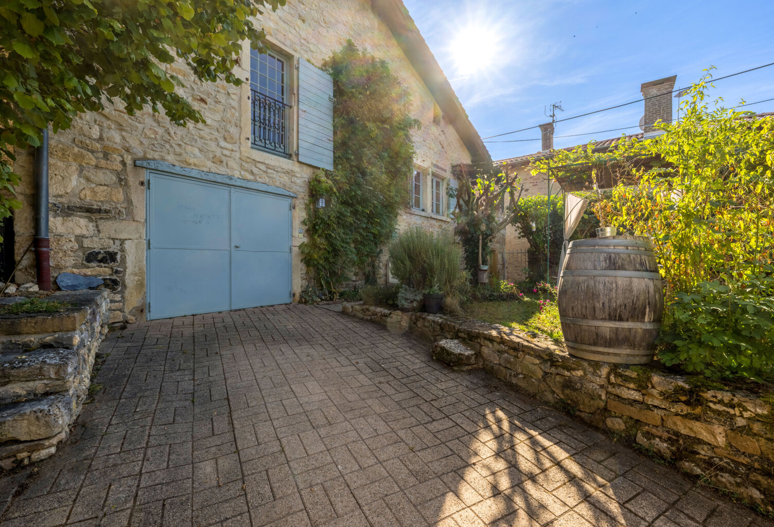 NORD LYON,BEAUJOLAIS PIERRES DOREES,MAISON DE HAMEAU, 110 m2 hab,4 chambres, jardin, vue — photo 1