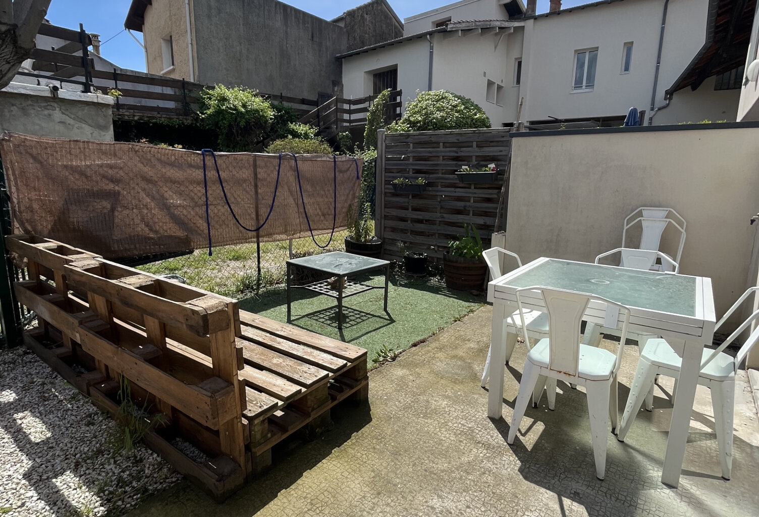 MAISONNETTE MITOYENNE BORD DE RHONE — photo 1
