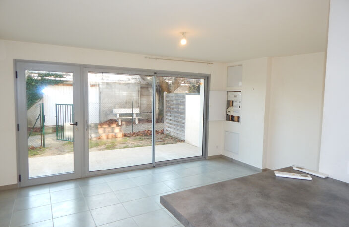 MAISONNETTE MITOYENNE BORD DE RHONE — photo 3