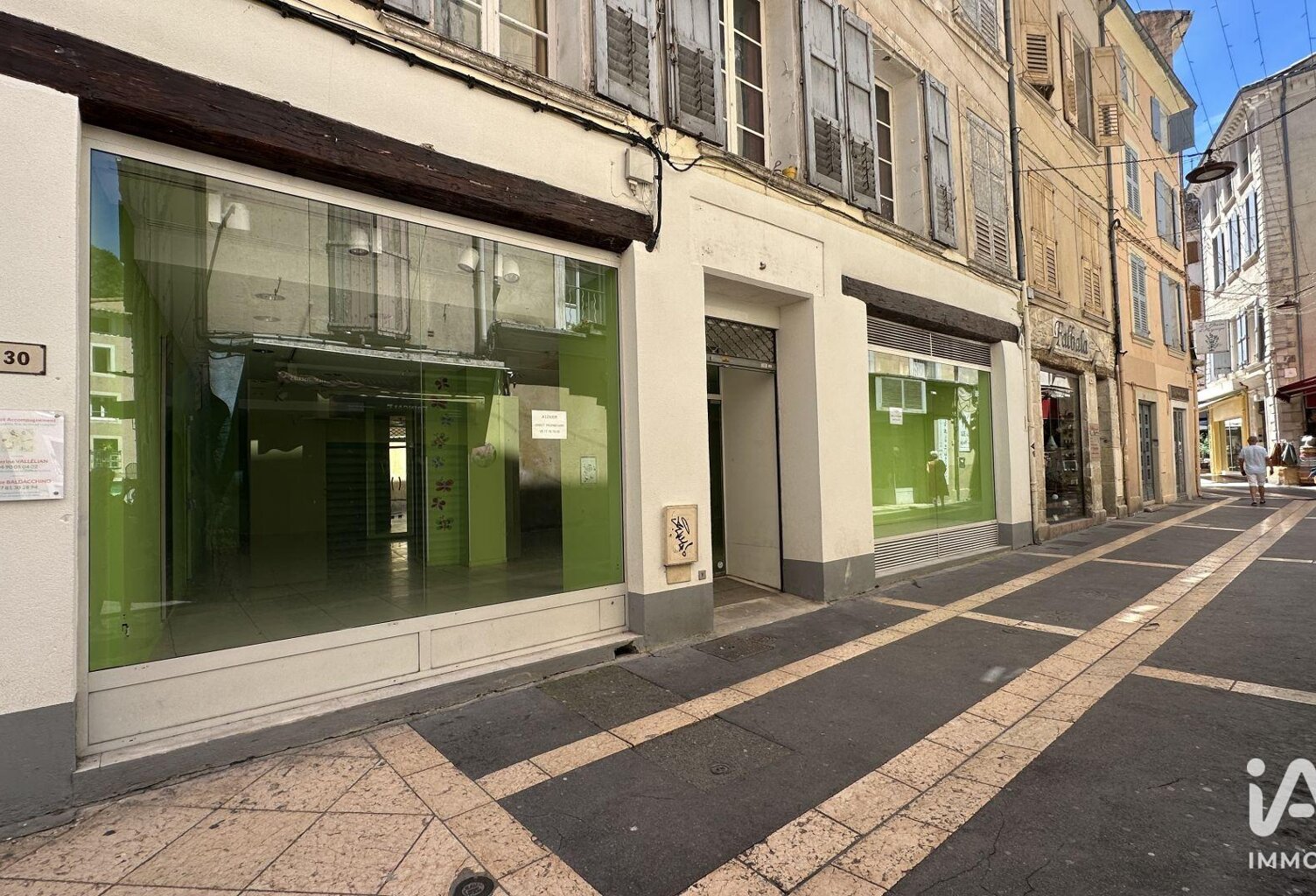 Location Boutique/Local commercial 180 m&sup2; — photo 1