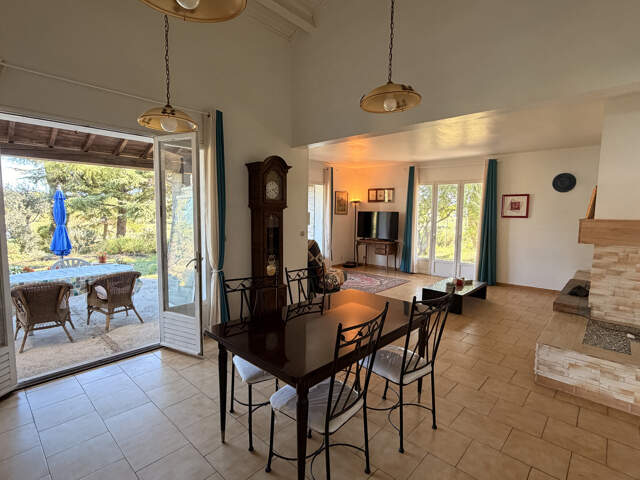 VENTE MAISON 6 PIECES TEYRAN — photo du bien