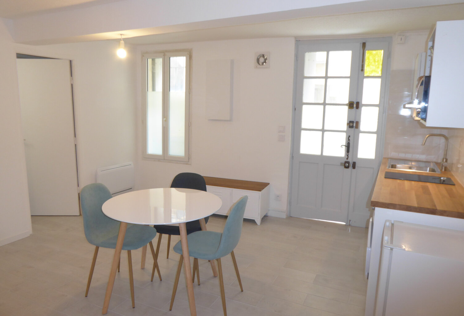 LOCATION APPARTEMENT MEUBLÉ 1 PIECE MONTPELLIER ECUSSON — photo 1