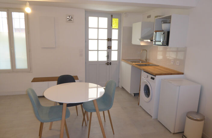 LOCATION APPARTEMENT MEUBLÉ 1 PIECE MONTPELLIER ECUSSON — photo 3
